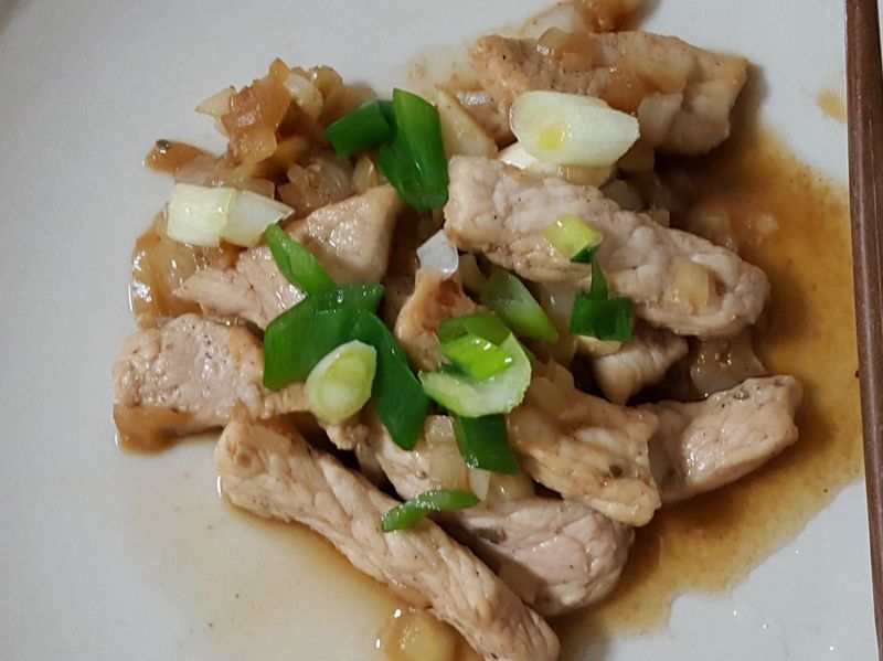 無油料理:洋蔥炒肉