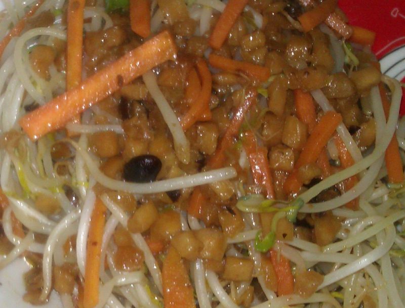 蜜汁豆鼓辣蘿蔔乾拌炒嫩豆芽