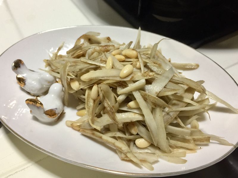 牛蒡炒松子
