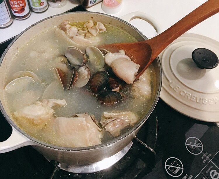蒜頭蛤蜊雞湯