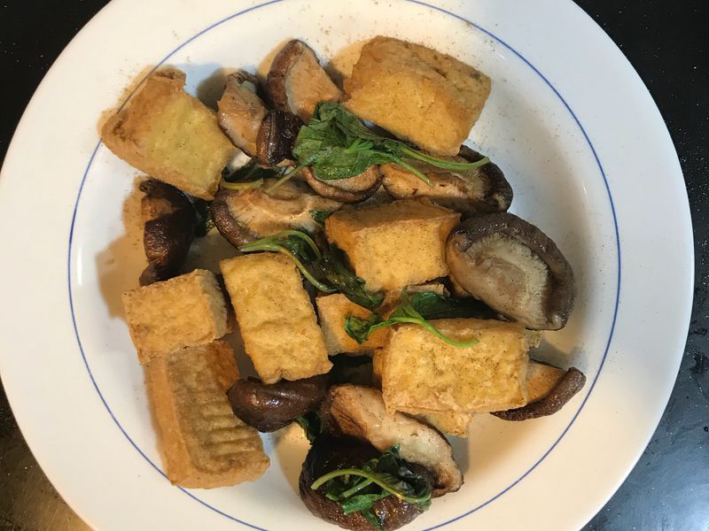 鹽酥香菇油豆腐