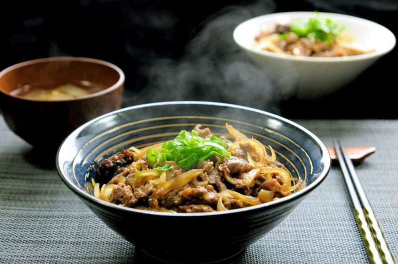 日本的庶民料理:牛丼(牛肉飯)