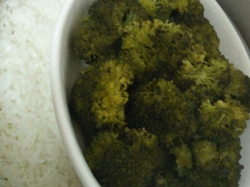 一次搞定青花菜及白飯(懶人料理)