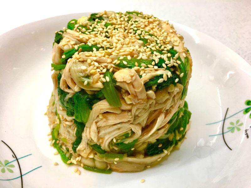 波菜拌金雞