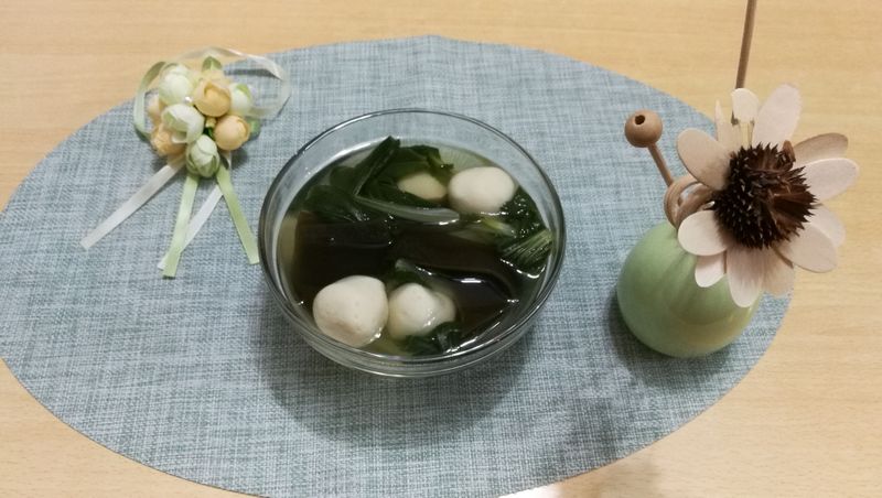 (煮食影片) 魚丸海帶湯