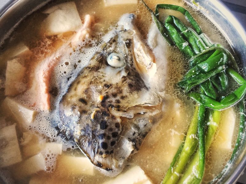 日式鮭魚頭味噌豆腐湯