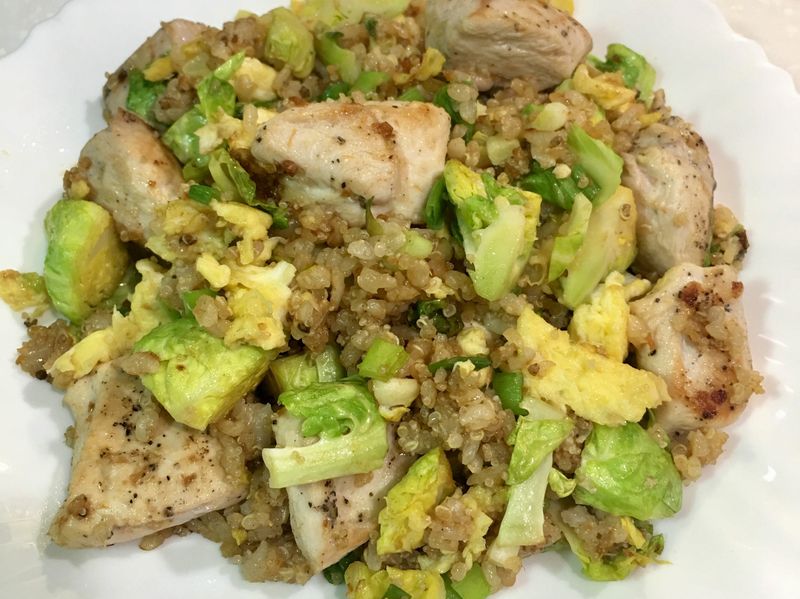 高蛋白「蛋炒雞胸菜糙米飯」470卡