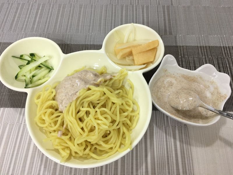 清爽的自製優格芝麻醬