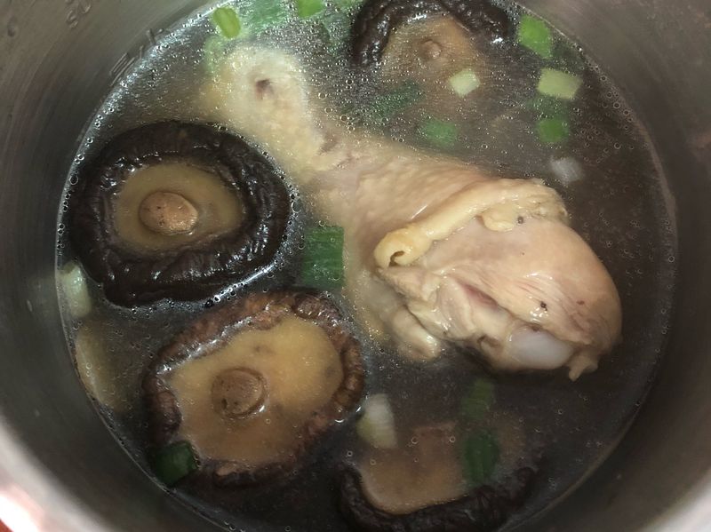 外食族（香菇雞湯
