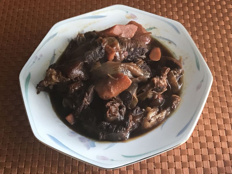 紅酒洋蔥燉牛腱