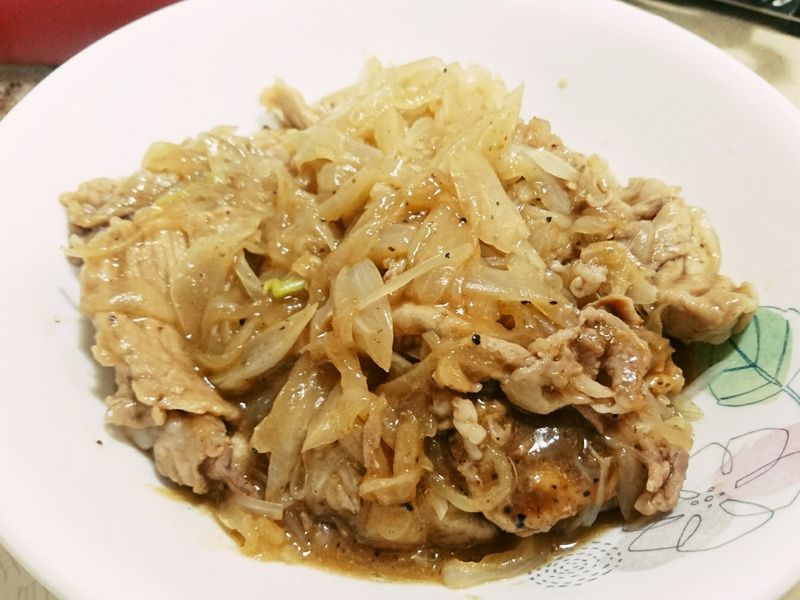 洋蔥控必試--宇宙下飯洋蔥炒豬肉