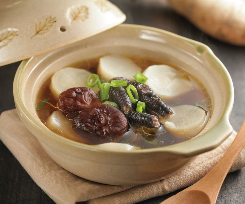 燉蘿蔔鳳爪湯