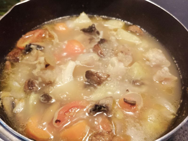 豬腳燉蔬菜湯
