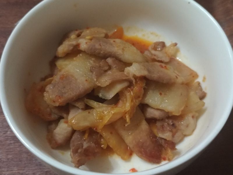 泡菜炒五花肉