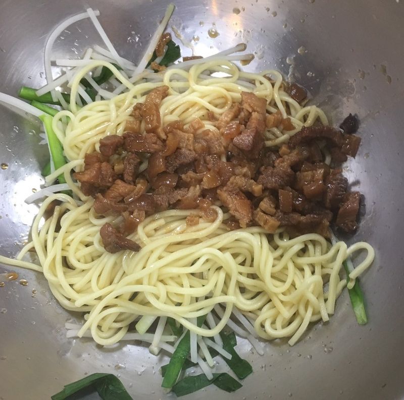 大炒麵+ 自製豬油蔥, 肉燥