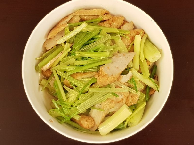 芹菜炒黑輪