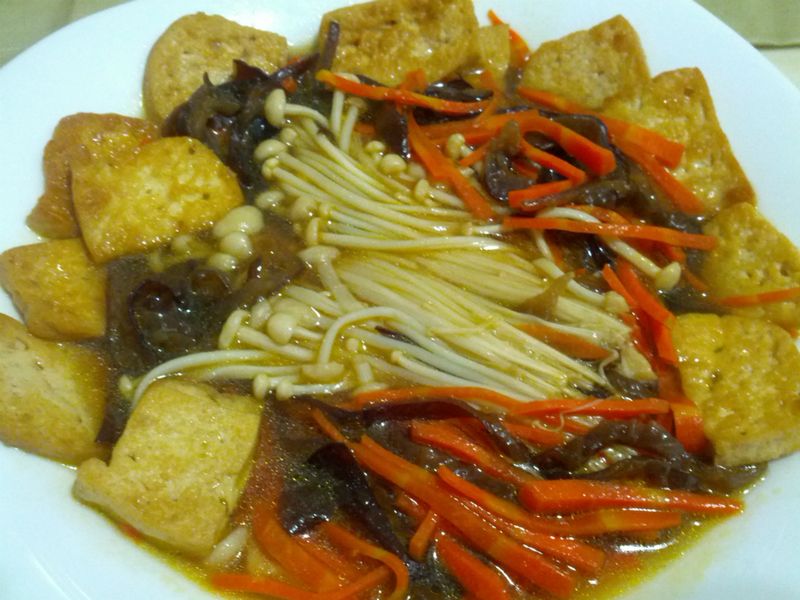 愛烹飪。醬燒豆腐菜