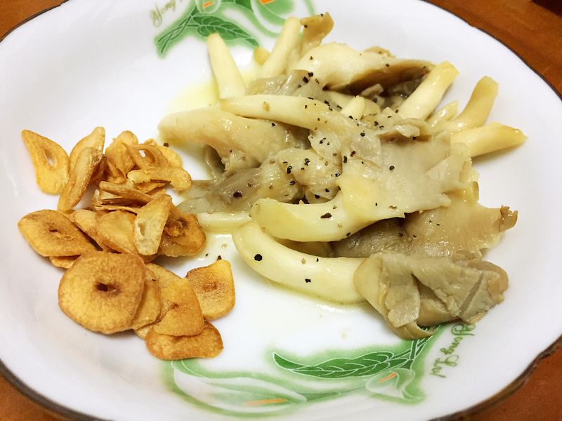 奶油秀珍菇佐香蒜瓦片(一人份小確幸)