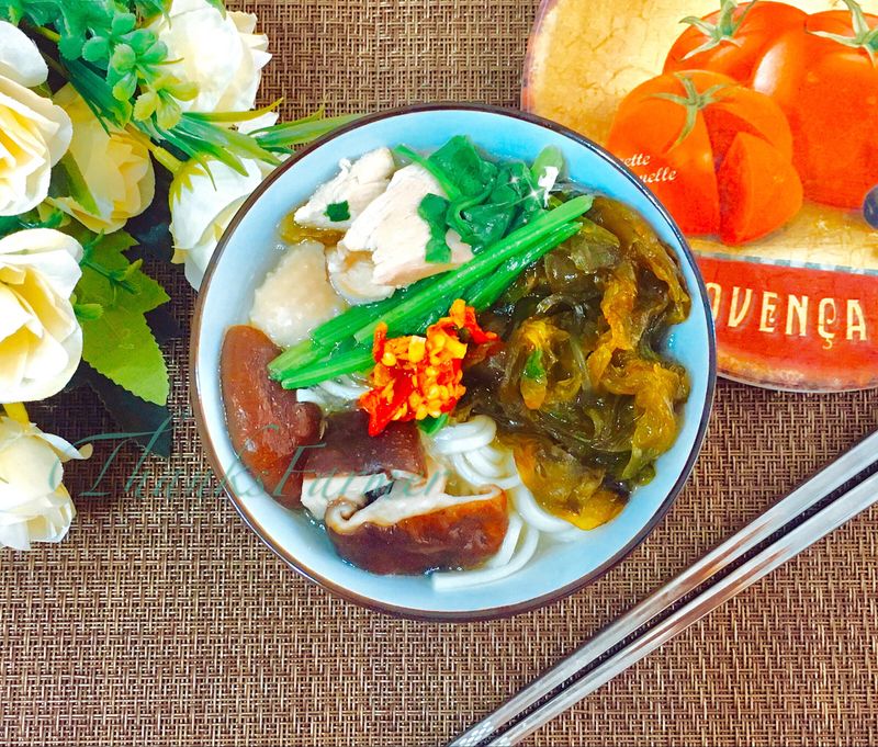 雨來菇香菇雞肉麵