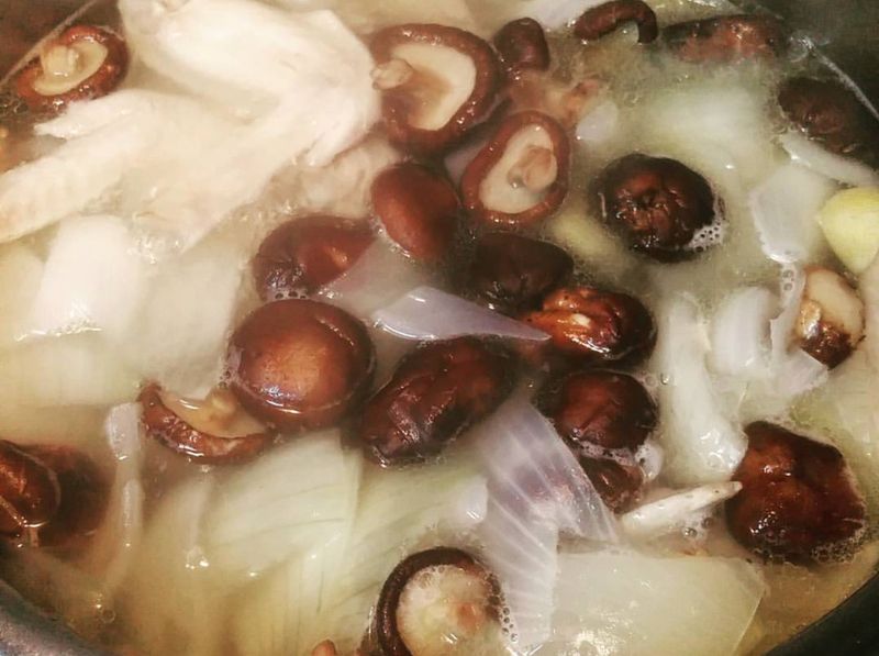洋蔥香菇雞湯