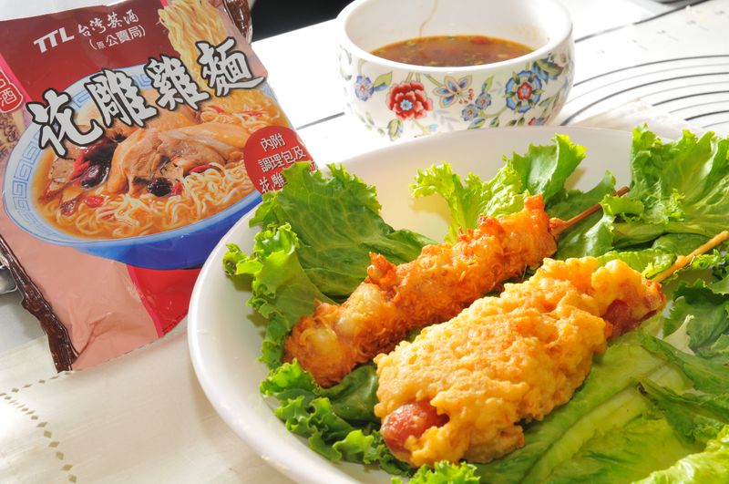 無敵爽脆炸熱狗【台酒花雕雞麵】