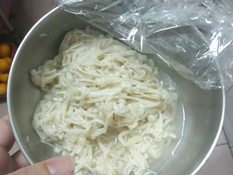 涼拌金針菇