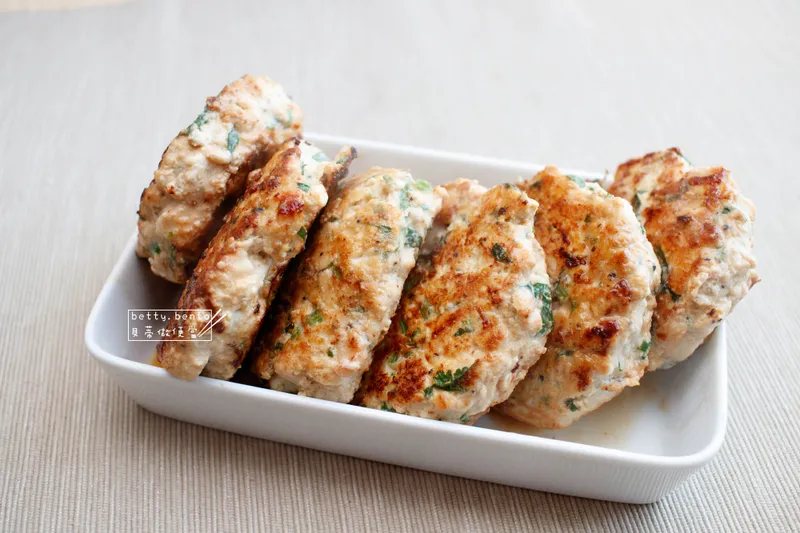 低脂便當菜《香菜雞胸肉餅便當》