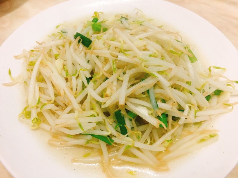 餐桌上的人妻料理一鍋到底~清爽蒜香豆芽菜