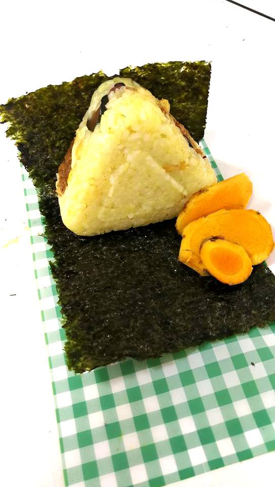 薑黃三角飯糰