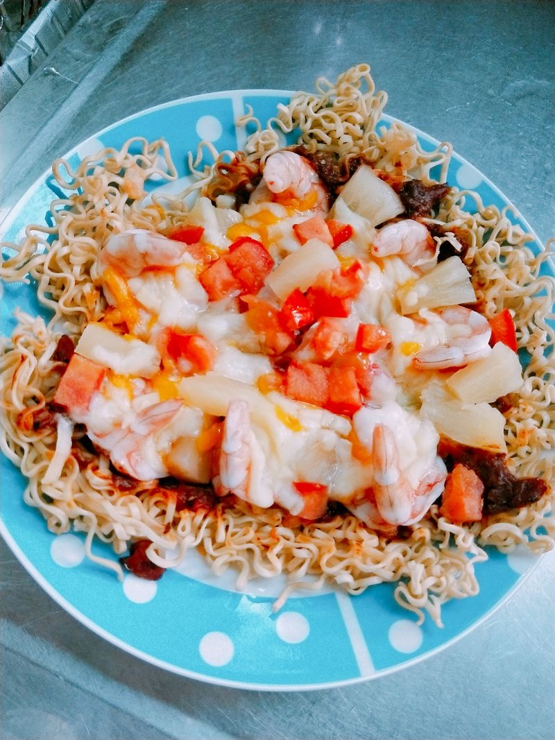 夏威夷海鮮泡麵pizza