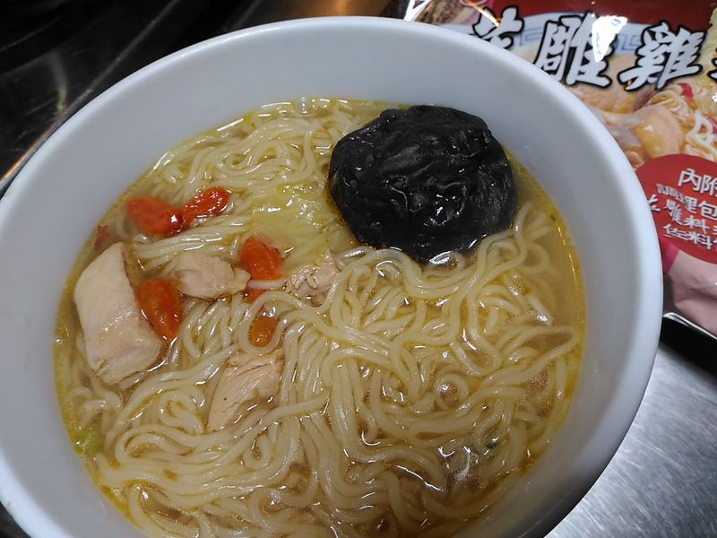 花雕香菇雞麵-意想不到酒香料理