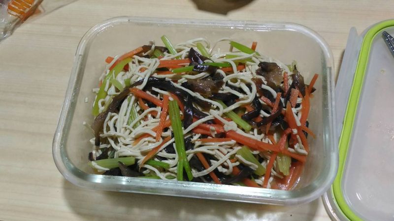 芹菜干絲