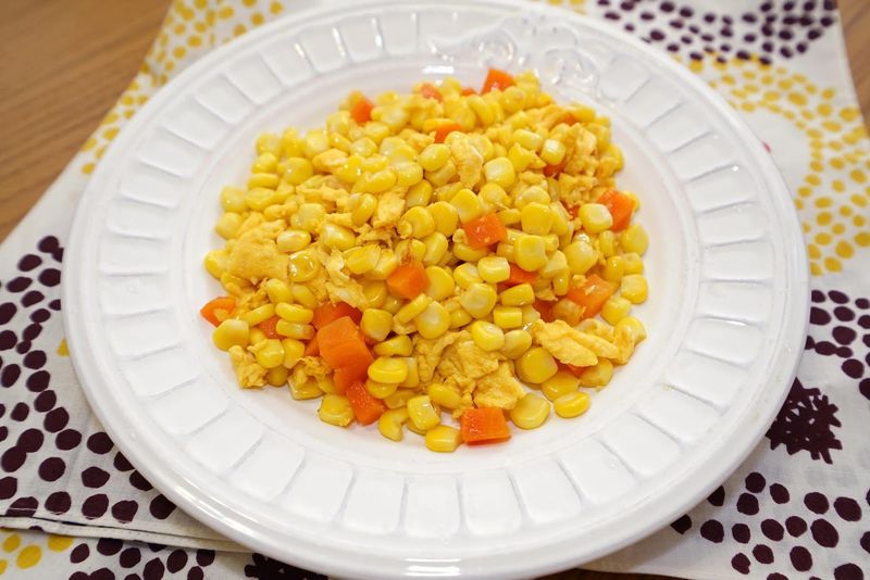 玉米紅蘿蔔炒蛋。美味便當菜料理