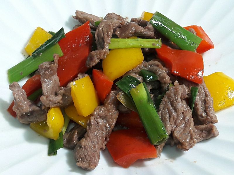 彩椒炒牛肉~彩椒快炒牛排肉~五分鐘家常菜