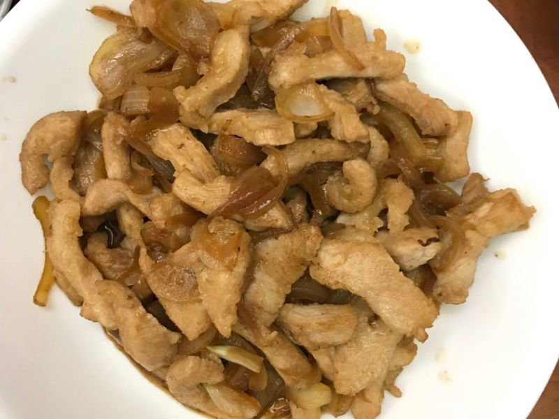 洋蔥炒松阪豬肉