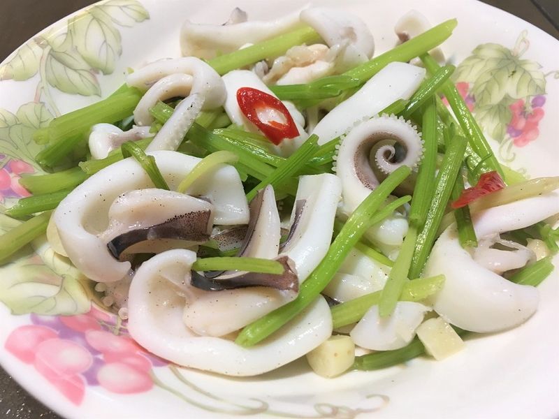 芹菜炒透抽
