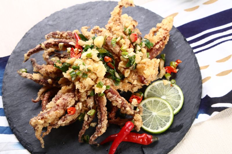 夜市美食DIY,鹽酥香脆魷魚頭