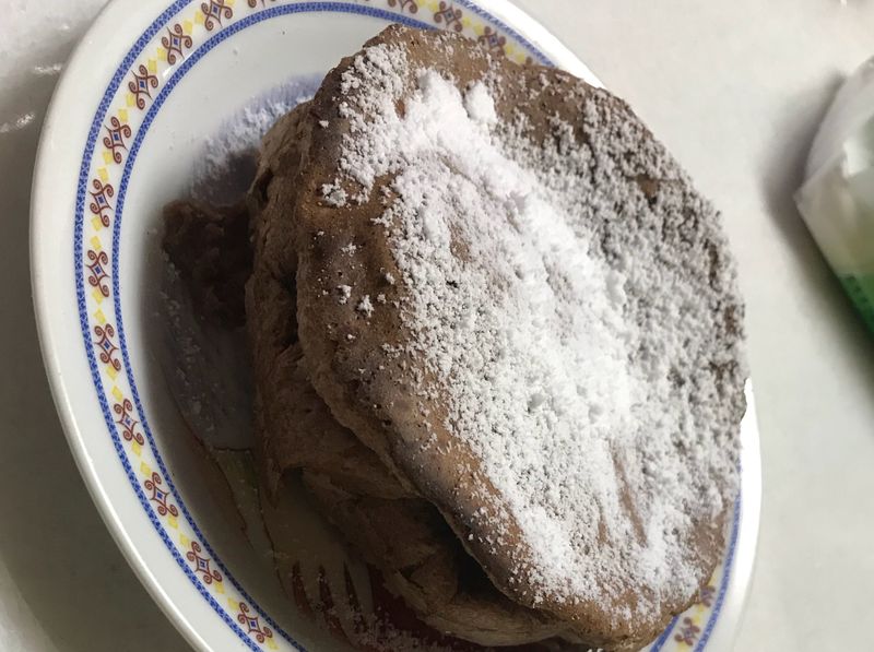 巧克力蛋糕（外酥內軟）
有點像麵包的感覺
