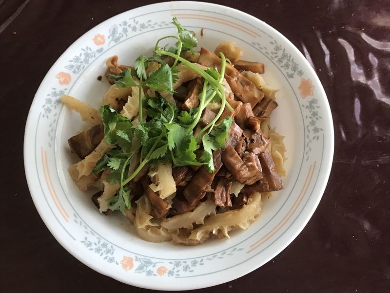 油燜筍拌肚絲