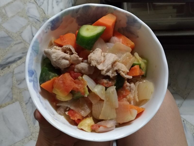 燉蔬菜肉片