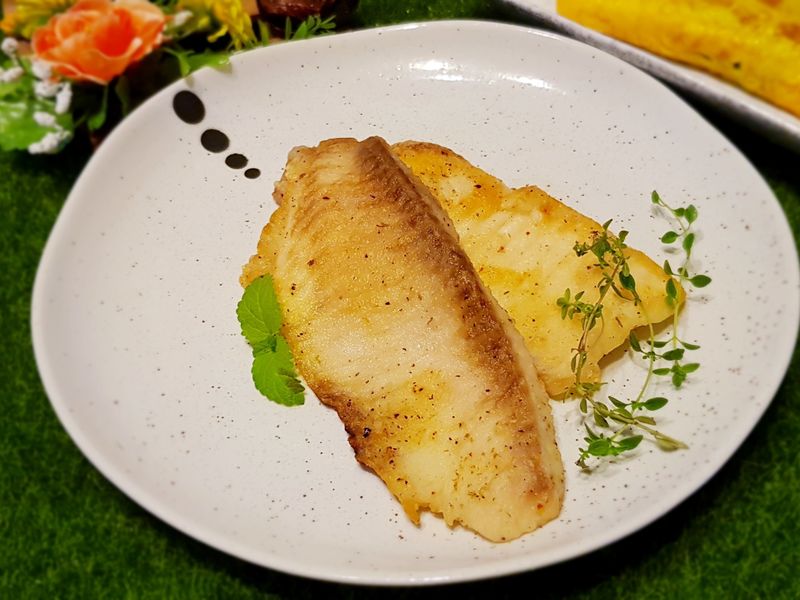 橄欖油煎香草魚排