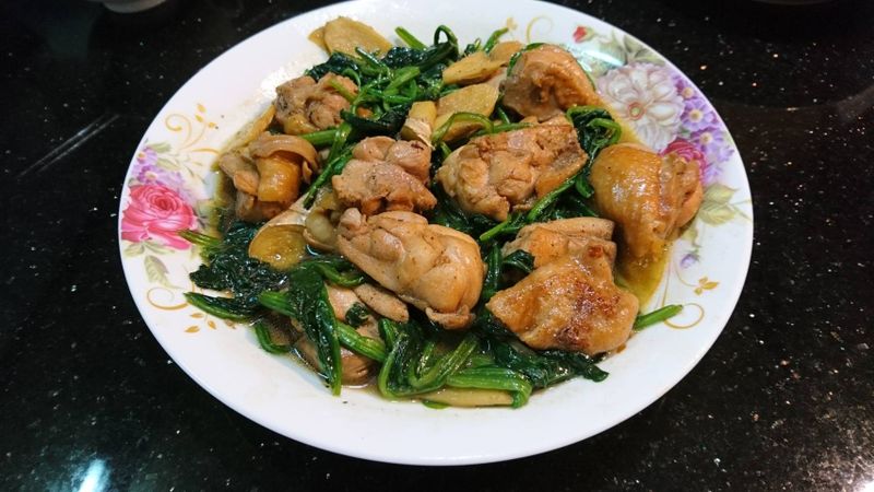 波菜炒嫩雞