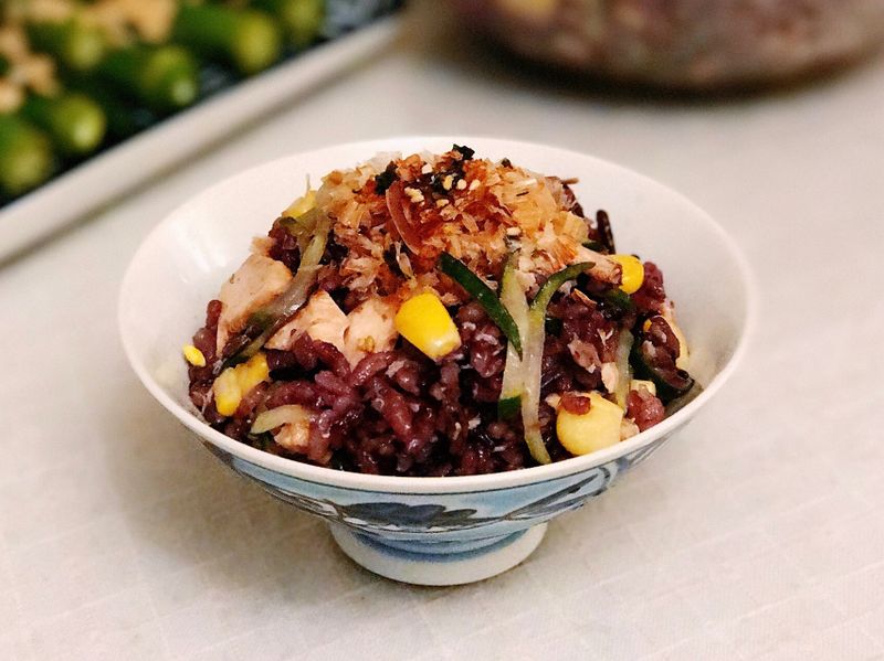 鮭魚紫米拌飯