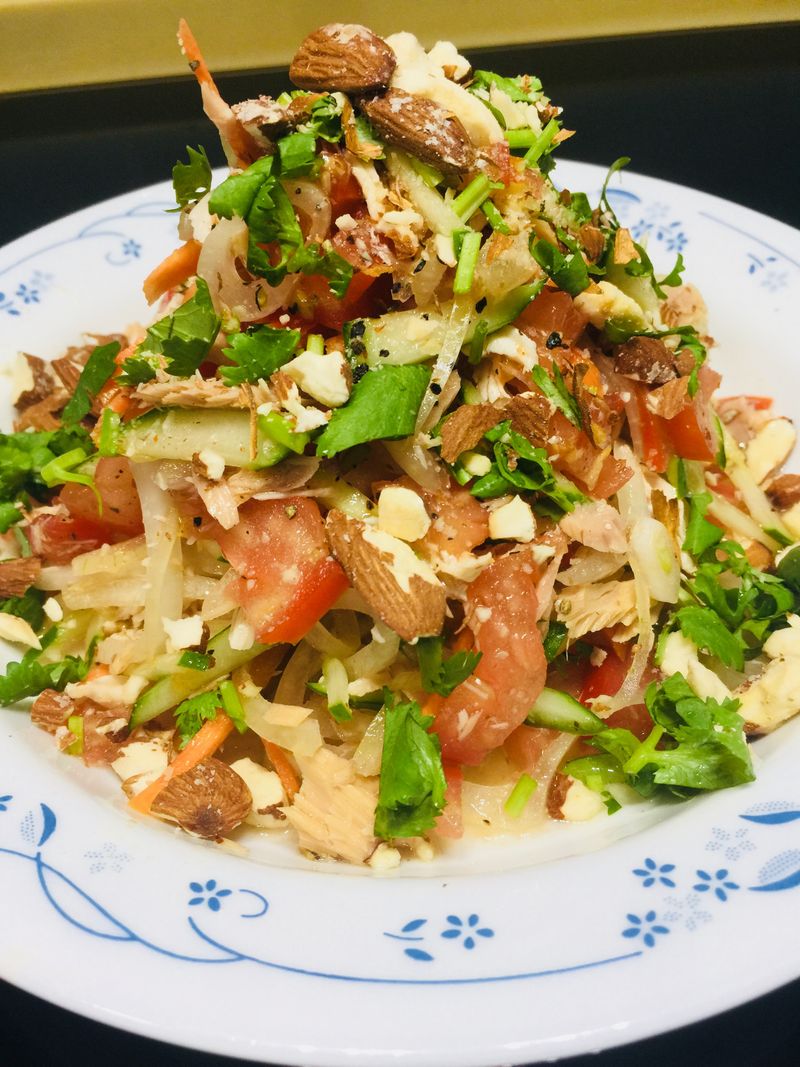 低油、低醣~義式堅果涼拌鮪魚、雞肉洋蔥絲