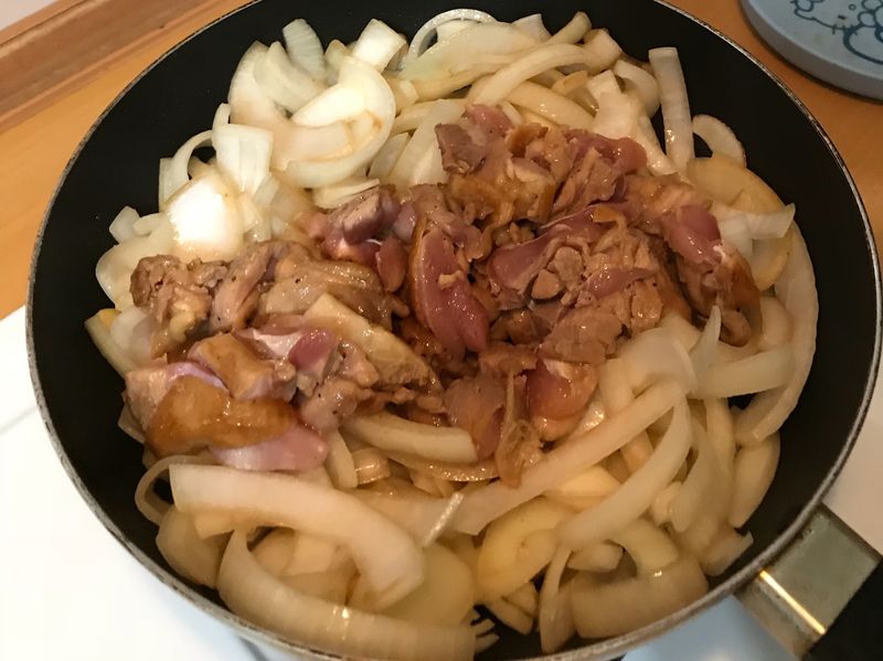 藍家小館-一鍋到底洋蔥雞腿肉