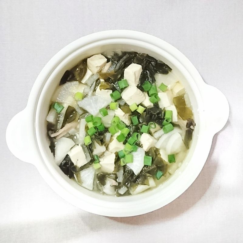🍲味噌白蘿蔔鴻禧菇豆腐湯。