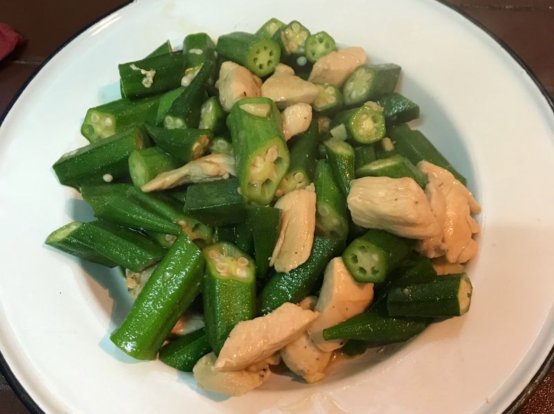 秋葵炒雞胸