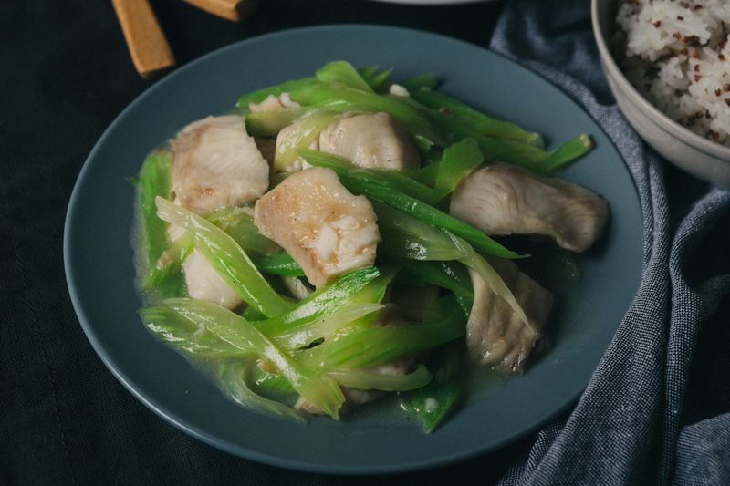西芹炒魚片