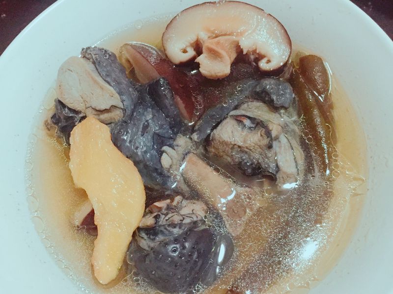 香菇剝皮辣椒雞湯