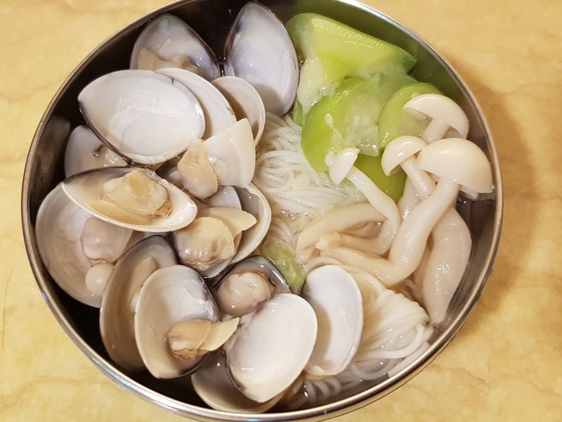 蛤蜊絲瓜麵線
